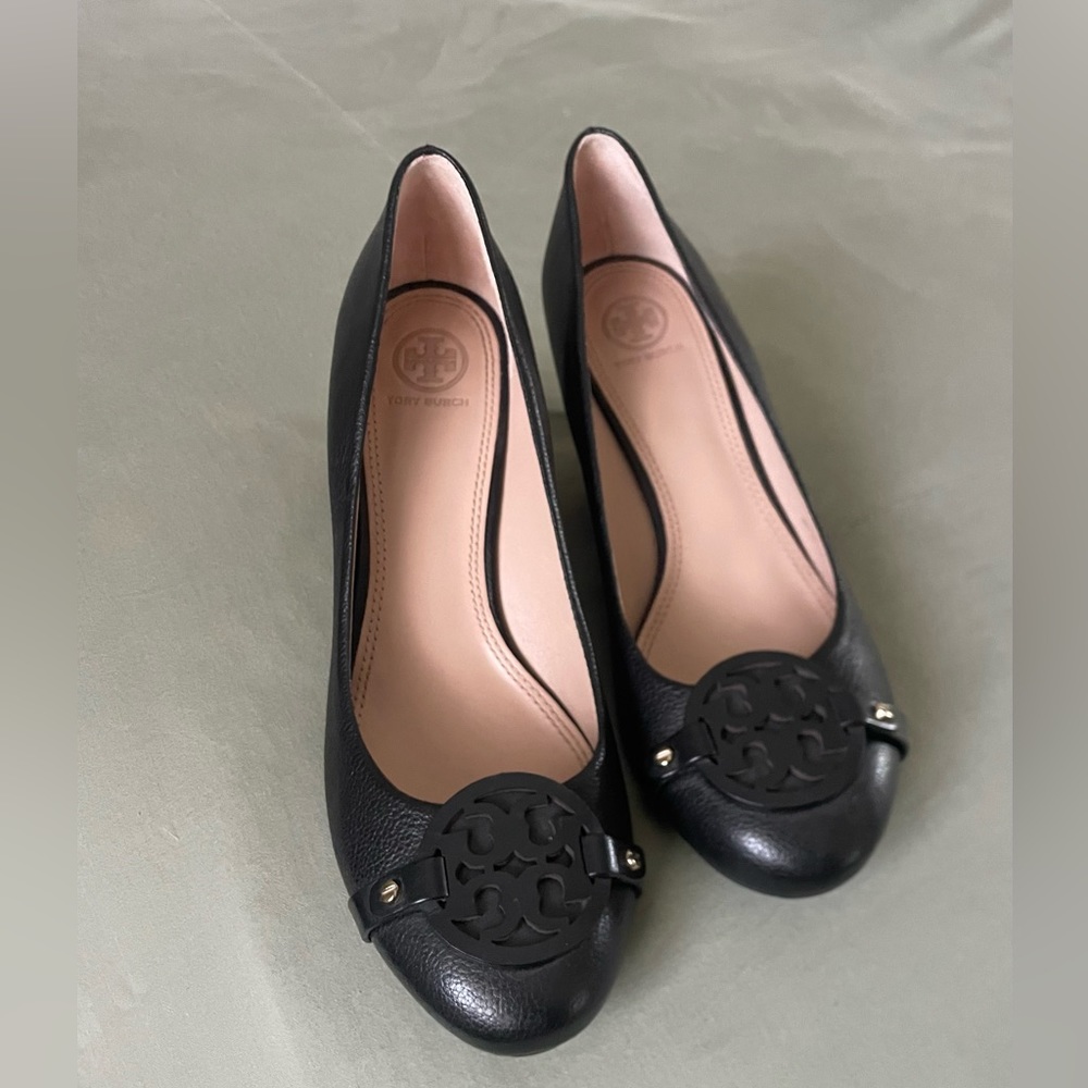 Gorgeous new Tory Burch Wedge Sz 9